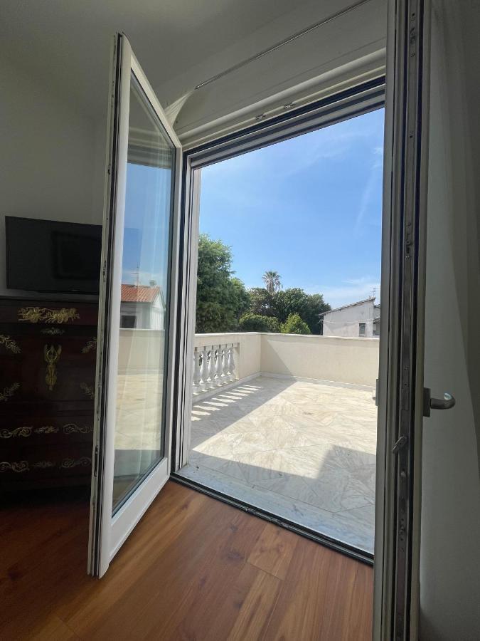 Villa Bianca A Few Steps By The Sea With Exclusive Garden & Jacuzzi Livorno Ngoại thất bức ảnh